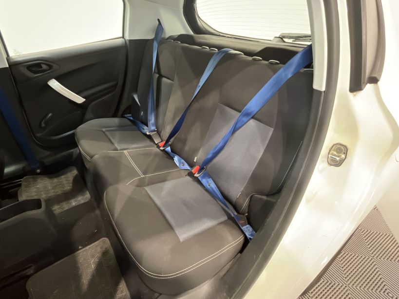 PEUGEOT 208 2015 - Photo n°9