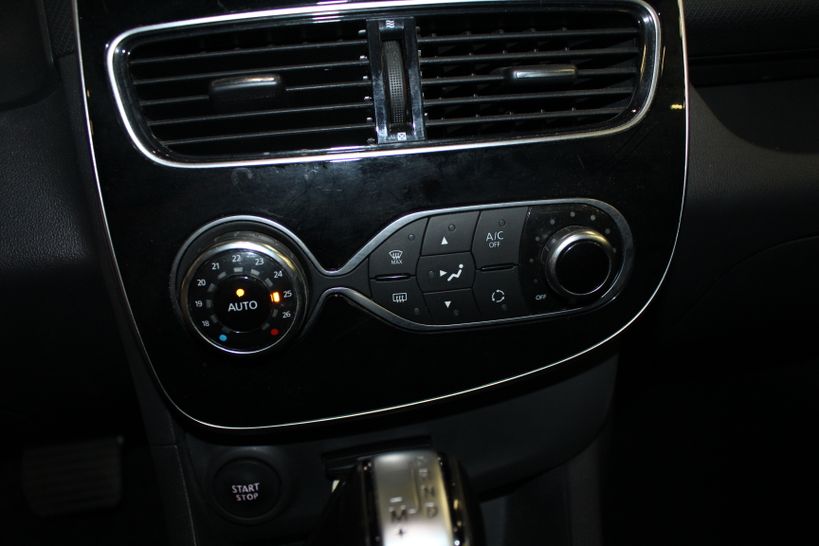 RENAULT CLIO IV ESTATE 2018 - Photo n°14