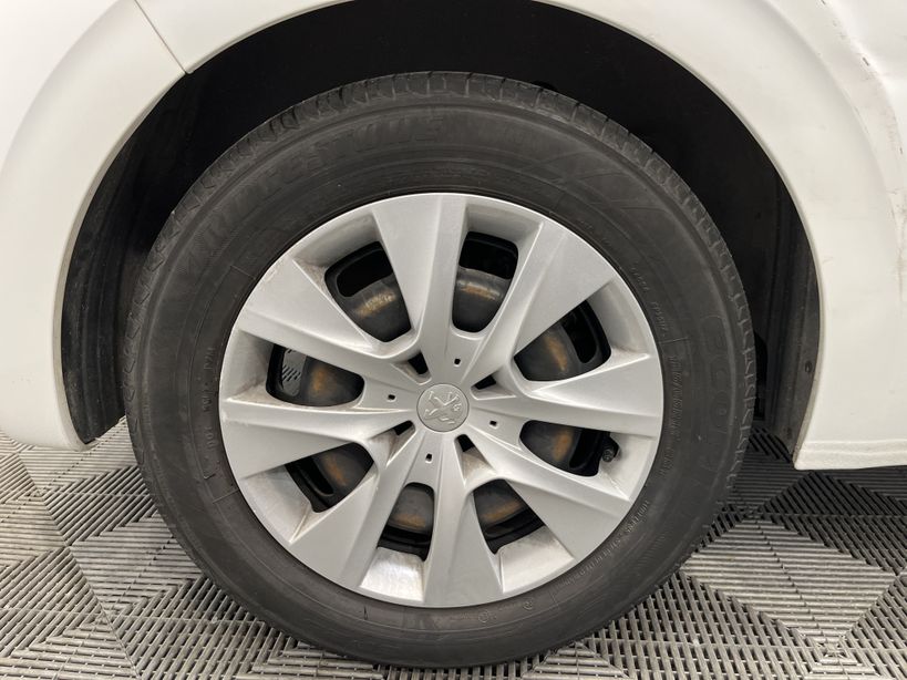PEUGEOT 208 2013 - Photo n°11
