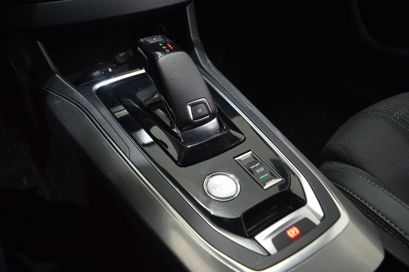 PEUGEOT 308 2018 - Photo n°17