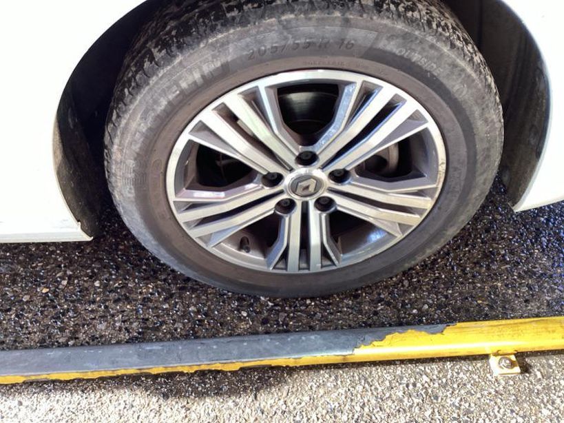 RENAULT MEGANE IV BERLINE 2022 - Photo n°1