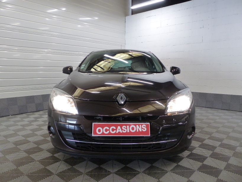 RENAULT MEGANE III BERLINE 2011 - Photo n°2