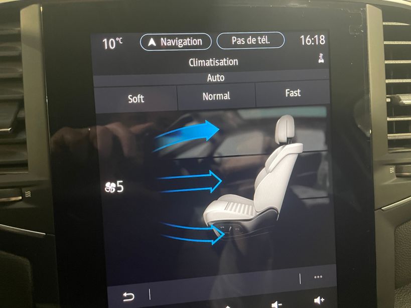 RENAULT MEGANE IV BERLINE 2022 - Photo n°24