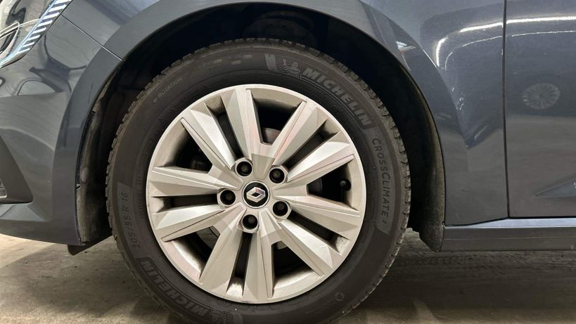 RENAULT MEGANE IV BERLINE 2022 - Photo n°9