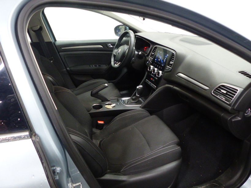 RENAULT MEGANE IV BERLINE 2021 - Photo n°6