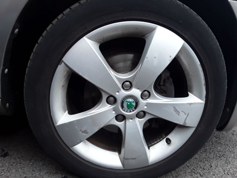 SKODA OCTAVIA COMBI 2012 - Photo n°2