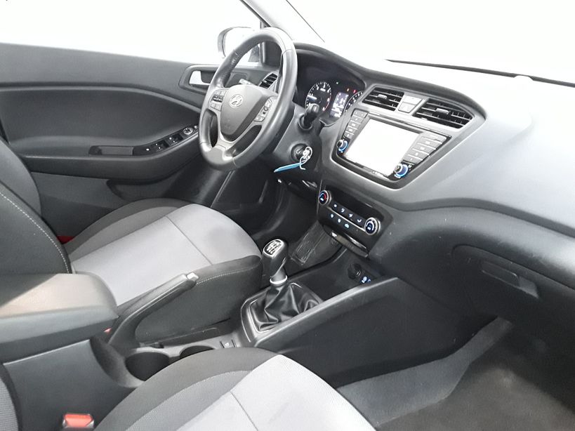 HYUNDAI i20 BUSINESS 2017 - Photo n°25