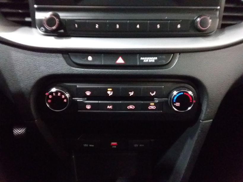 KIA CEED SW 2020 - Photo n°17