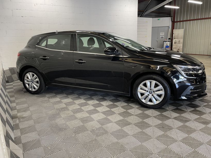RENAULT MEGANE IV BERLINE 2021 - Photo n°5