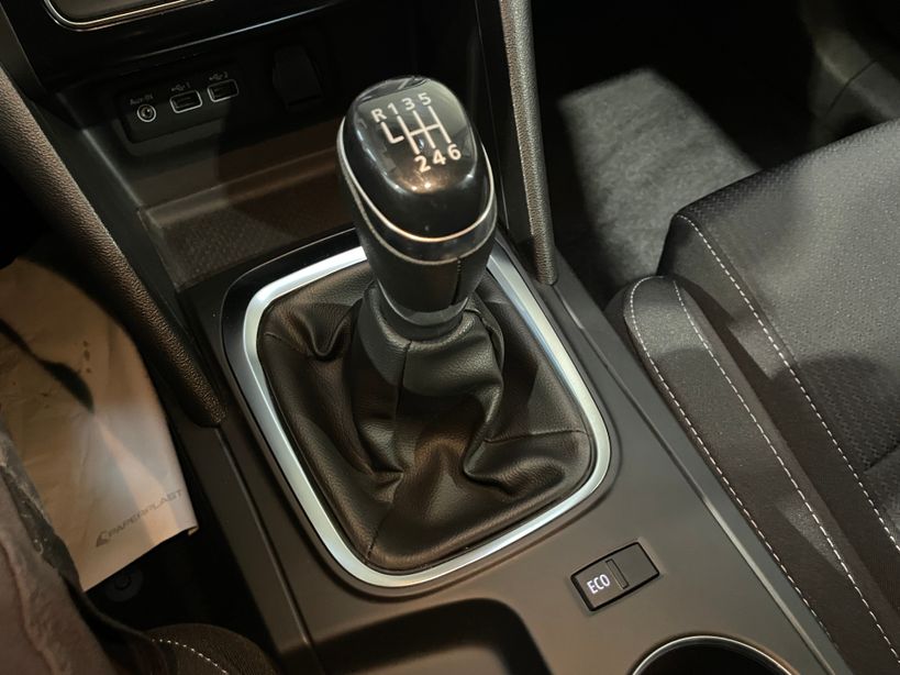 RENAULT MEGANE IV BERLINE 2022 - Photo n°27