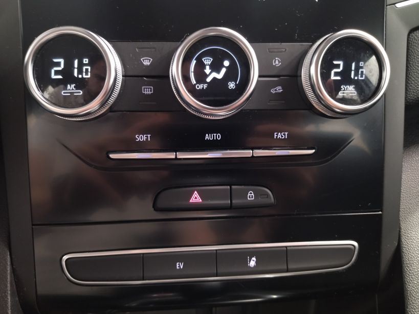 RENAULT MEGANE IV BERLINE 2021 - Photo n°19
