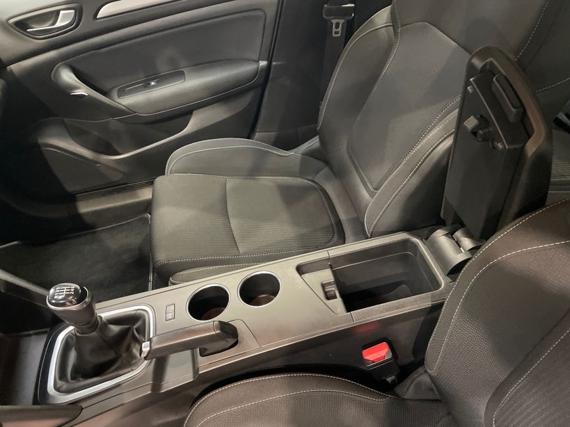 RENAULT MEGANE IV BERLINE 2021 - Photo n°20