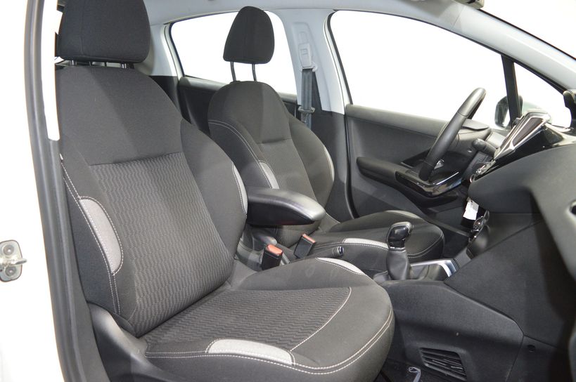 PEUGEOT 208 BUSINESS 2016 - Photo n°10