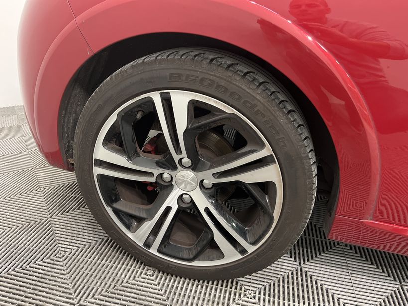 PEUGEOT 208 2014 - Photo n°1