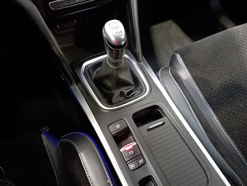 RENAULT MEGANE IV BERLINE 2020 - Photo n°21