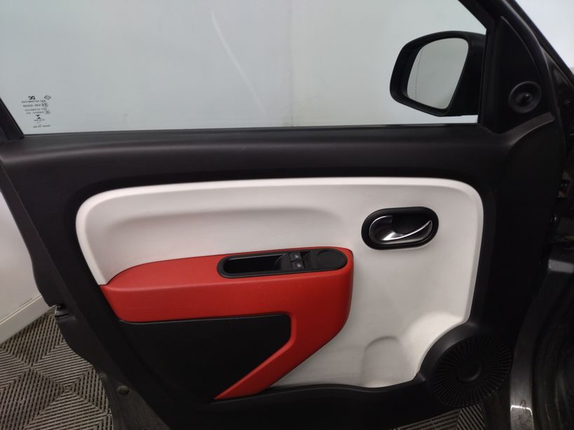 RENAULT TWINGO III 2016 - Photo n°10