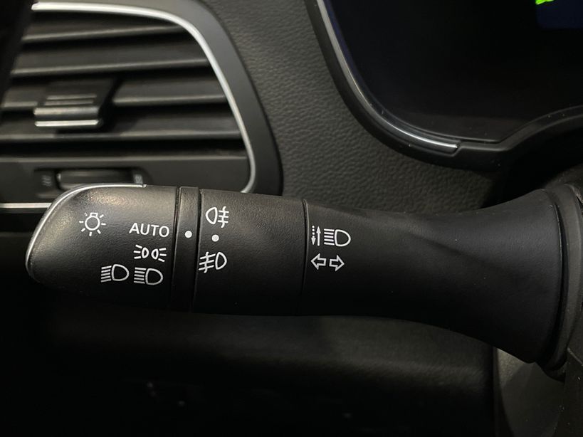RENAULT MEGANE IV BERLINE 2021 - Photo n°26