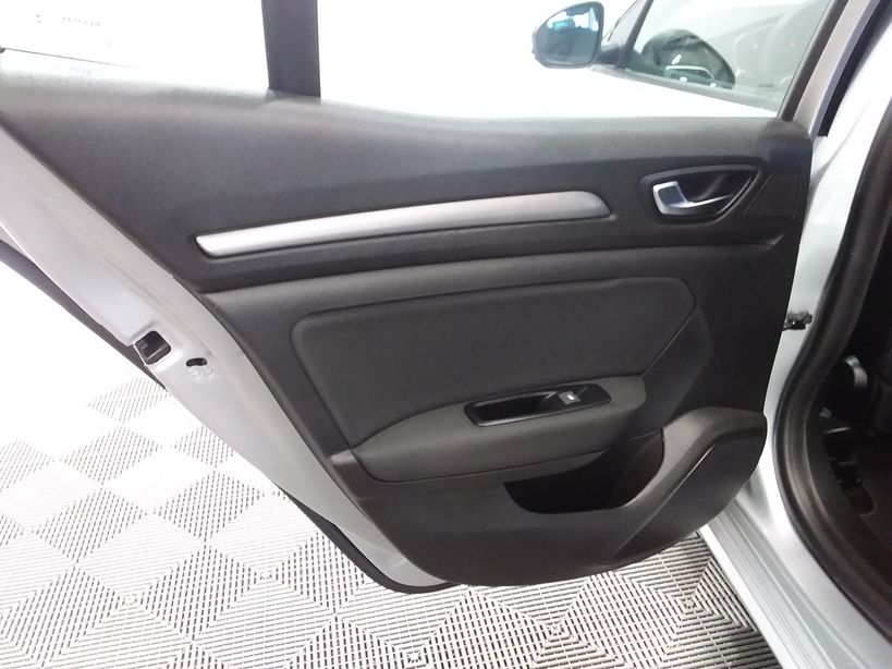 RENAULT MEGANE IV BERLINE 2023 - Photo n°26
