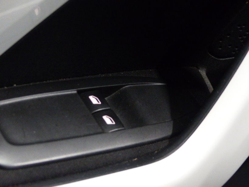 PEUGEOT 208 2014 - Photo n°13