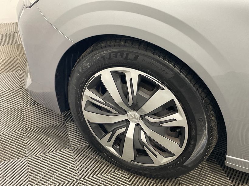 PEUGEOT 208 2023 - Photo n°6