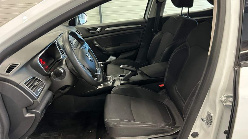 RENAULT MEGANE IV BERLINE 2022 - Photo n°10