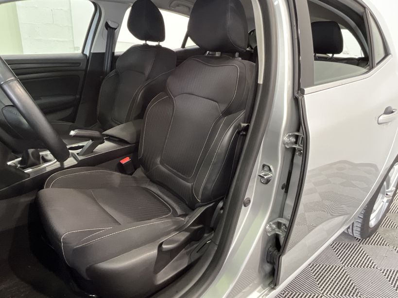 RENAULT MEGANE IV BERLINE BUSINESS 2017 - Photo n°10