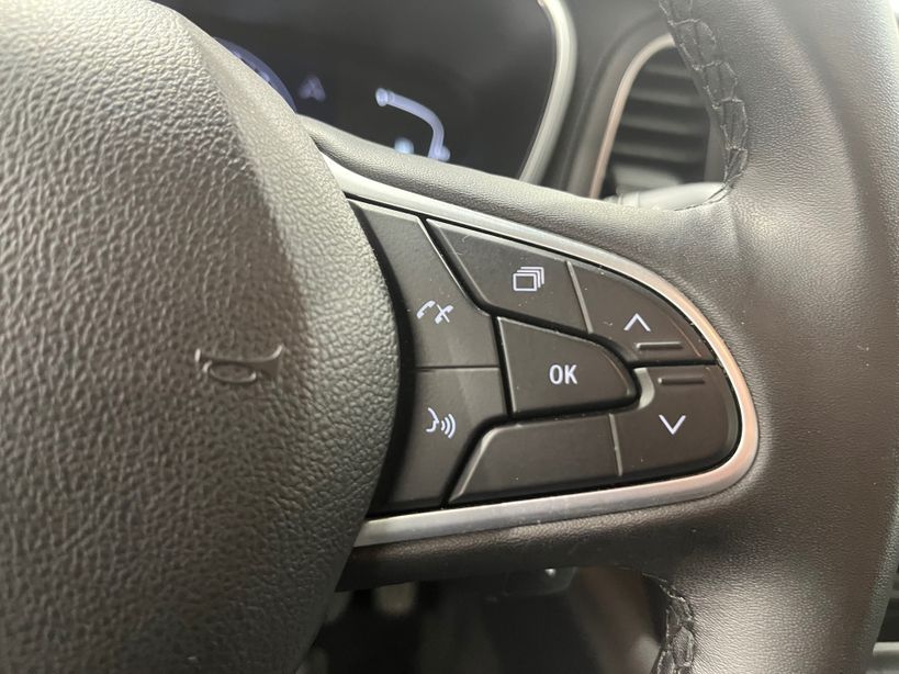 RENAULT MEGANE IV BERLINE 2023 - Photo n°11