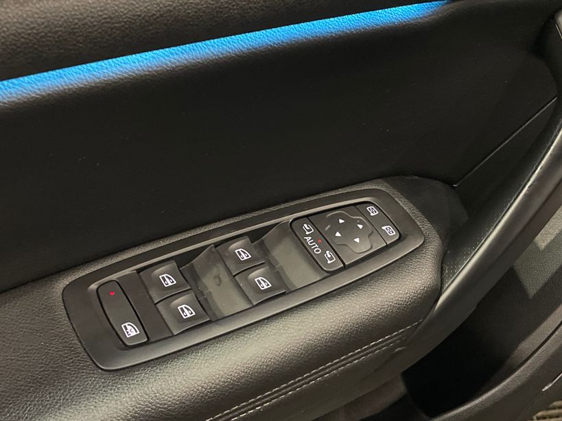 RENAULT MEGANE IV BERLINE 2023 - Photo n°34