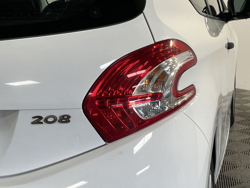 PEUGEOT 208 2013 - Photo n°8