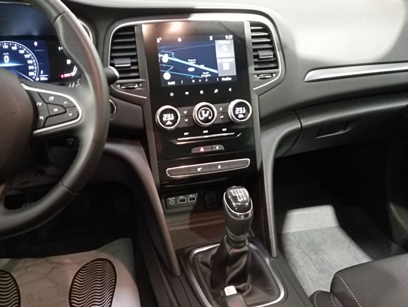 RENAULT MEGANE IV BERLINE 2021 - Photo n°15