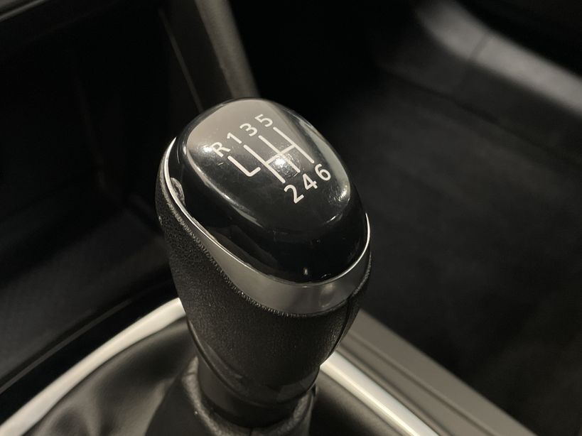 RENAULT MEGANE IV BERLINE 2022 - Photo n°19