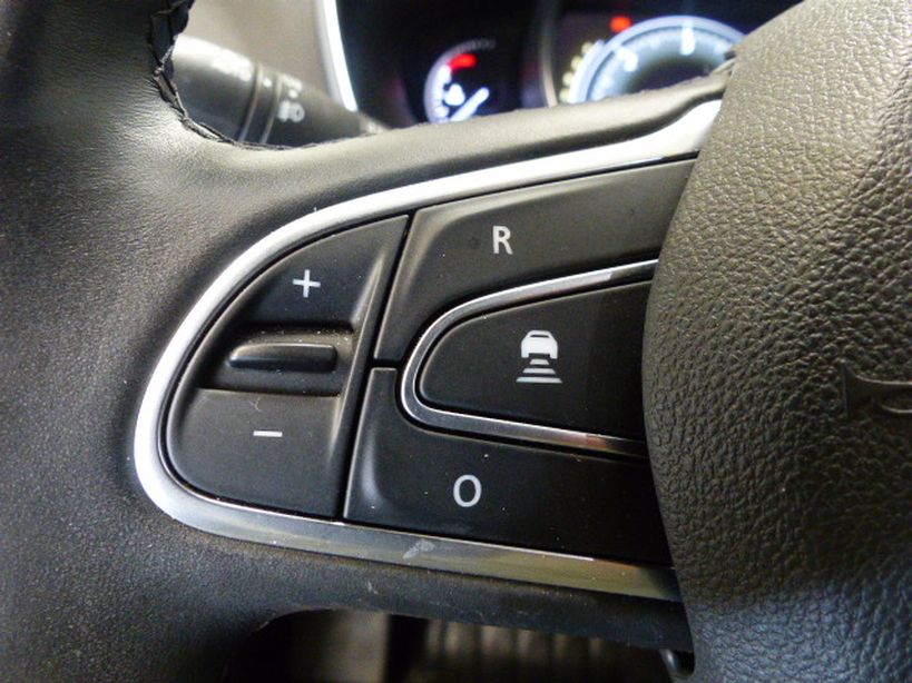 RENAULT MEGANE IV ESTATE 2017 - Photo n°16