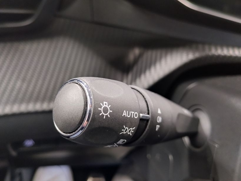 PEUGEOT 208 2023 - Photo n°8