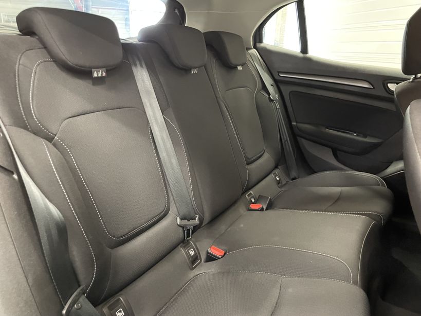 RENAULT MEGANE IV BERLINE 2022 - Photo n°12