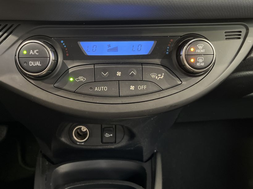 TOYOTA YARIS HYBRIDE 2015 - Photo n°15