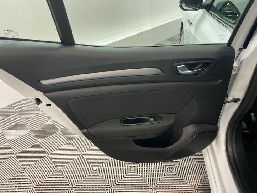 RENAULT MEGANE IV BERLINE 2021 - Photo n°26