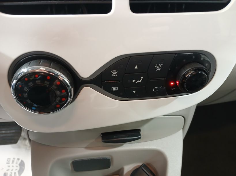 RENAULT ZOE 2017 - Photo n°30