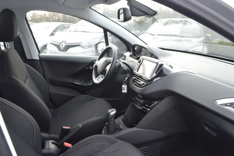 PEUGEOT 208 2018 - Photo n°20