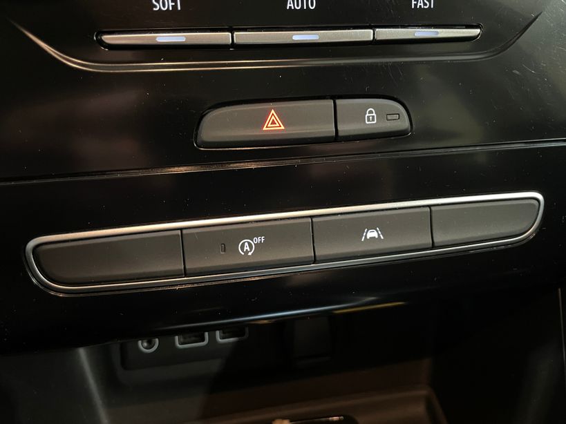 RENAULT MEGANE IV BERLINE 2022 - Photo n°24