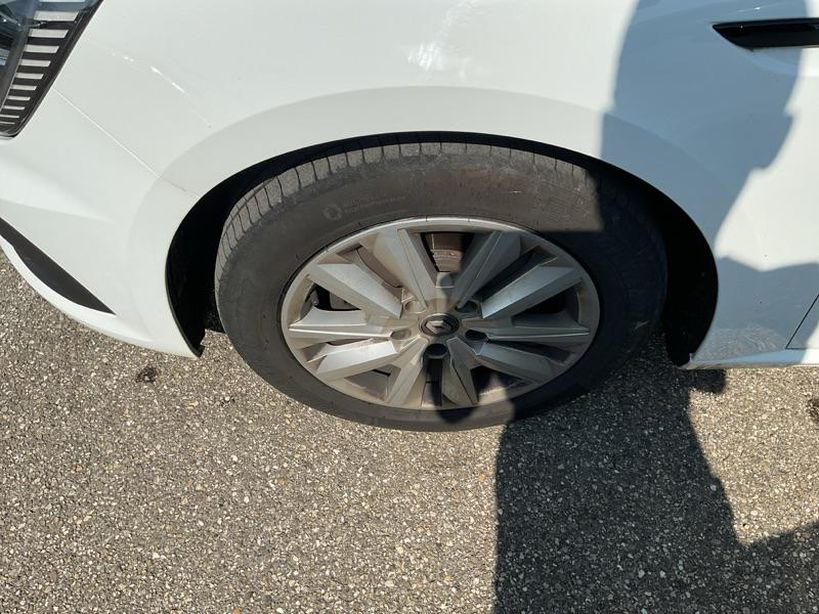 RENAULT MEGANE IV BERLINE 2021 - Photo n°5