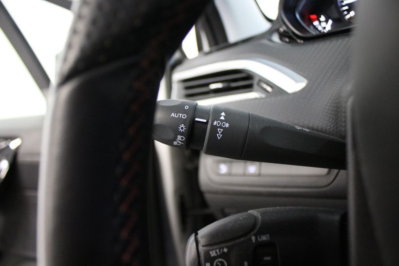 PEUGEOT 208 2018 - Photo n°19