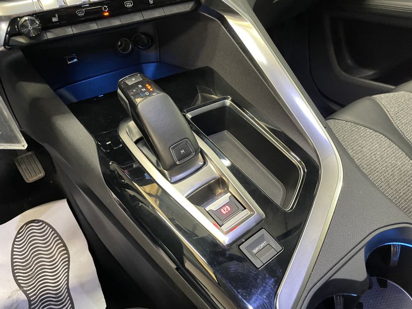 PEUGEOT 3008 2019 - Photo n°20