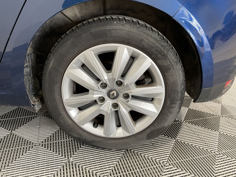 RENAULT MEGANE IV BERLINE 2021 - Photo n°37