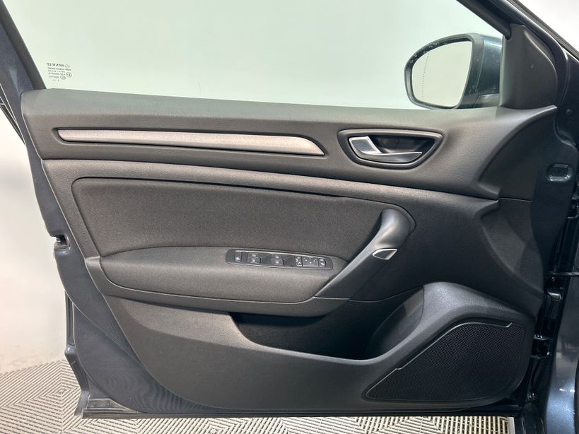 RENAULT MEGANE IV BERLINE 2023 - Photo n°31