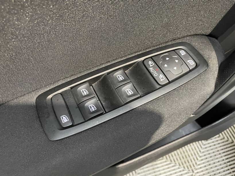 RENAULT MEGANE IV ESTATE 2022 - Photo n°35