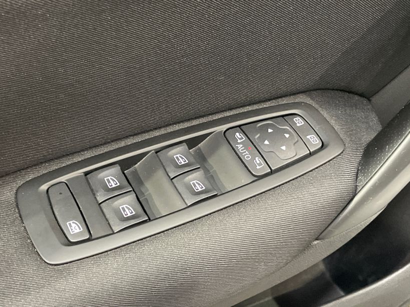 RENAULT MEGANE IV BERLINE 2021 - Photo n°33