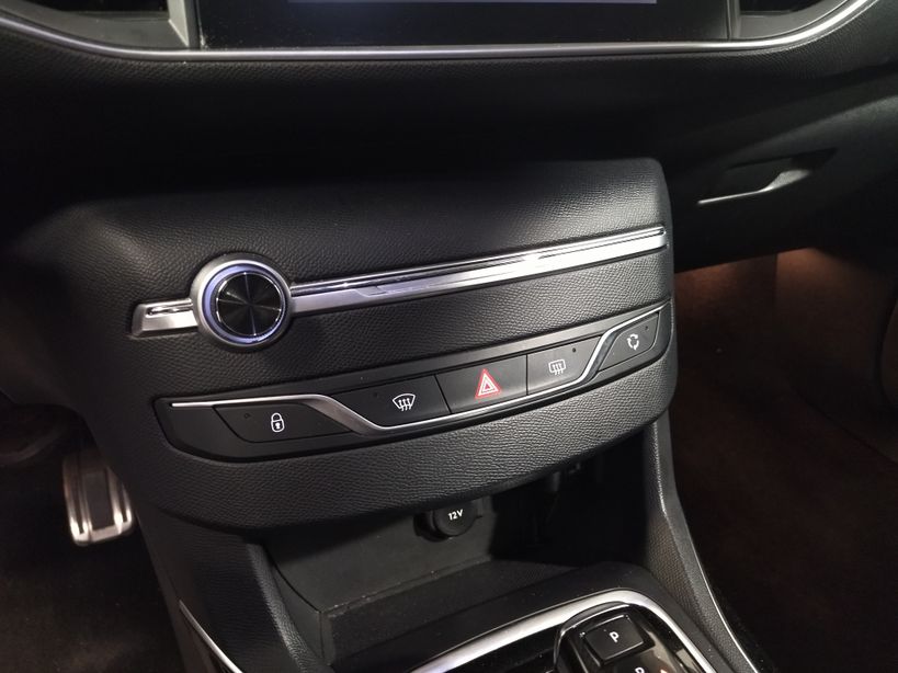 PEUGEOT 308 2020 - Photo n°17