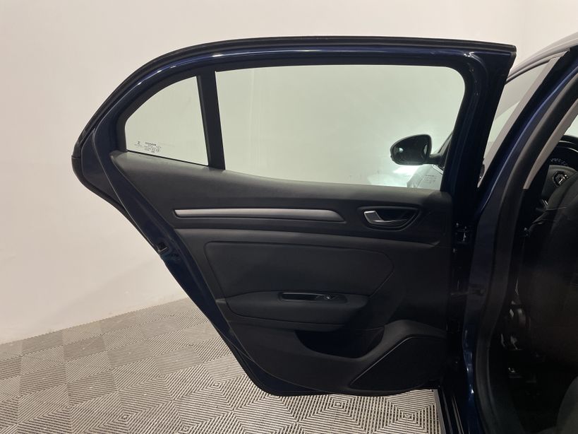 RENAULT MEGANE IV BERLINE 2021 - Photo n°36