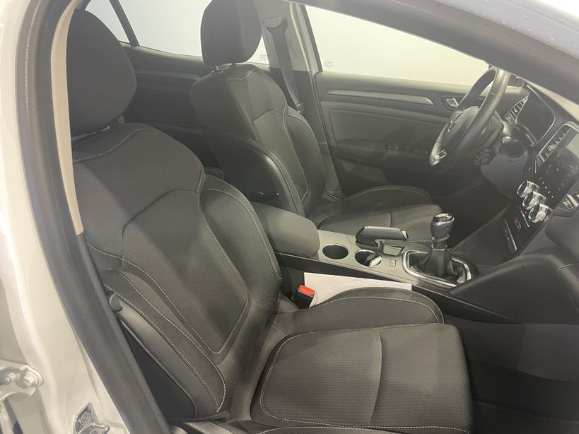RENAULT MEGANE IV BERLINE 2022 - Photo n°9