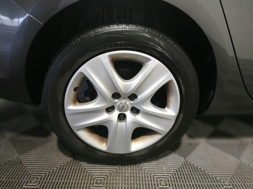 OPEL ASTRA SPORTS TOURER 2011 - Photo n°12